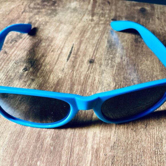 Unbranded Women's Turquoise Blue Wayfarer Style Sunglasses - Picture 7 of 7